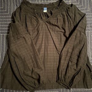 Size large old navy shirt